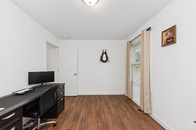Welcome to the desirable Lake Waynoka Community. This beautiful - photo 26