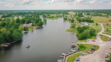 Welcome to the desirable Lake Waynoka Community. This beautiful - photo 39