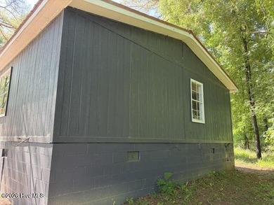 Nestled along the edge of beautiful Lake Sinclair, this recently - photo 11