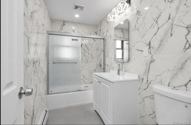 Fully renovated, new granite kitchen, all new bathroom fixture - photo 16