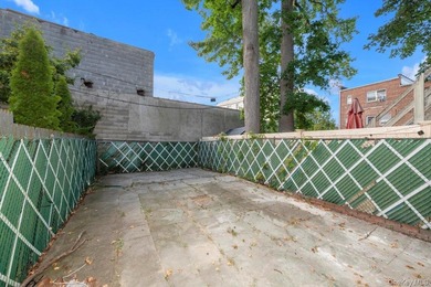 Fully renovated, new granite kitchen, all new bathroom fixture - photo 17