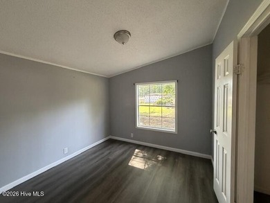 Nestled along the edge of beautiful Lake Sinclair, this recently - photo 30