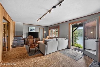 Welcome to your private Hayden Lake retreat, where timeless - photo 34