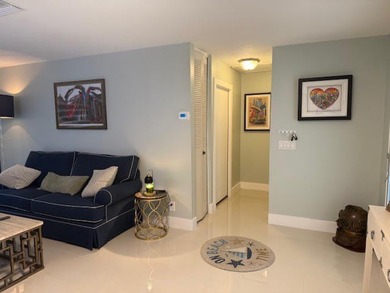 Totally remodeled corner unit in a beautiful Cresthaven - photo 8