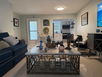 Totally remodeled corner unit in a beautiful Cresthaven - photo 10