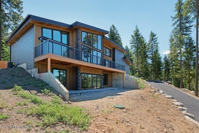 Lake Home For Sale in Sandpoint, Idaho