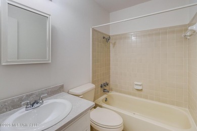 Spacious 3-bedroom, 2-bath home freshly updated and move-in - photo 12