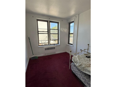 In the heart of Jamaica, this excellent apartment is close to - photo 12