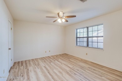Spacious 3-bedroom, 2-bath home freshly updated and move-in - photo 13