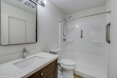 Spacious 3-bedroom, 2-bath home freshly updated and move-in - photo 15