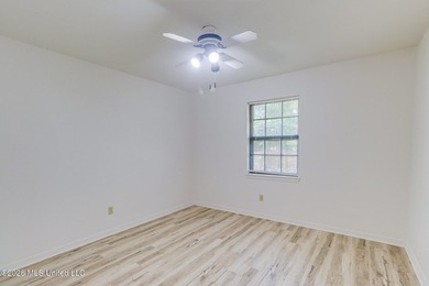 Spacious 3-bedroom, 2-bath home freshly updated and move-in - photo 17