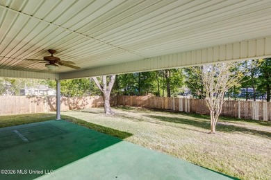 Spacious 3-bedroom, 2-bath home freshly updated and move-in - photo 18