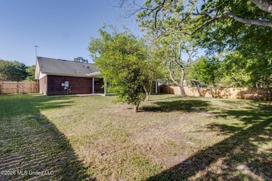 Spacious 3-bedroom, 2-bath home freshly updated and move-in - photo 19