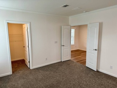 This new Skyline champion home is a 3 bed/2 bath. This home has - photo 23