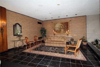 SOUGHT AFTER AND HARD TO FIND, 3 BEDROOM, 2 FULL BATH UNIT IN - photo 3