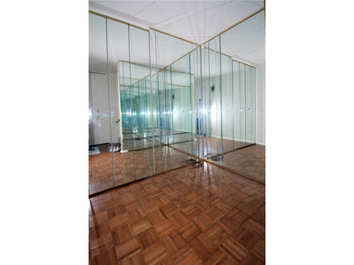 SOUGHT AFTER AND HARD TO FIND, 3 BEDROOM, 2 FULL BATH UNIT IN - photo 4