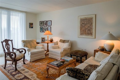 SOUGHT AFTER AND HARD TO FIND, 3 BEDROOM, 2 FULL BATH UNIT IN - photo 6