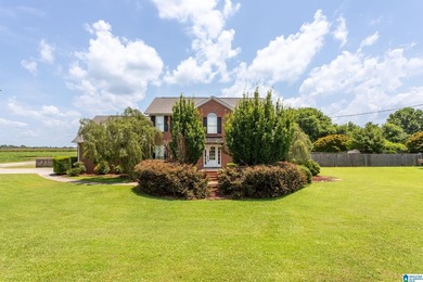 Beautifully updated 4 bedroom, 2.5 bathroom home on a large - photo 3