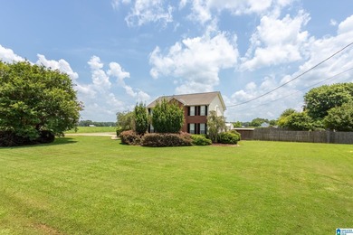 Beautifully updated 4 bedroom, 2.5 bathroom home on a large - photo 4