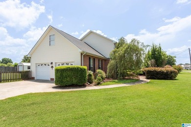 Beautifully updated 4 bedroom, 2.5 bathroom home on a large - photo 5
