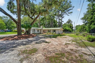 What a STUNNING transformation! Completley renovated 3 bedroom - photo 6