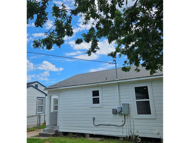Renovated 2-bedroom, 1-bath home with a 1-car garage with brand - photo 20
