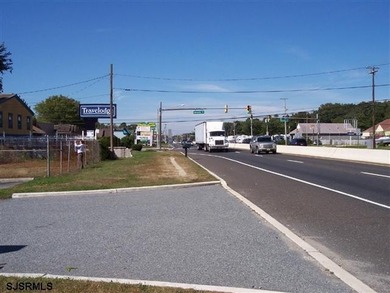 ************************** TREMENDOUS COMMERCIAL PROPERTY ON - photo 25