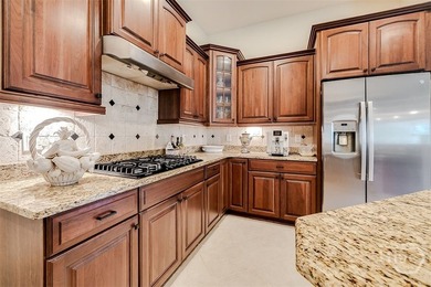 Unparalleled custom finishes, spacious rooms and an open concept - photo 10