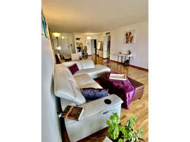 2 Bedroom 2 Bath 2 balconies, water front with a nice view, 2