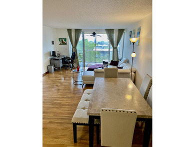 2 Bedroom 2 Bath 2 balconies, water front with a nice view, 2