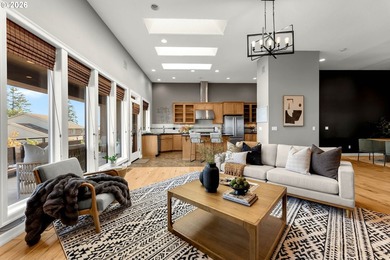 A stunning Custom Ranch Home with unobstructed Mt. Hood & - photo 12