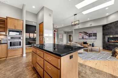 A stunning Custom Ranch Home with unobstructed Mt. Hood & - photo 16