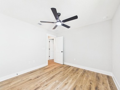 Welcome to 316 Boxer Ave in Niceville! This beautiful two-story - photo 18