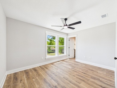 Welcome to 316 Boxer Ave in Niceville! This beautiful two-story - photo 22