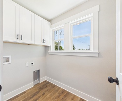 Welcome to 316 Boxer Ave in Niceville! This beautiful two-story - photo 25