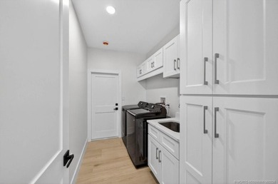 Completely reimagined CBS home w/2020 STANDING SEAM METAL ROOF - photo 26