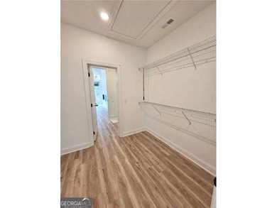 Move In Ready!! Beautiful Mountainside Maintenance Free Townhome - photo 10