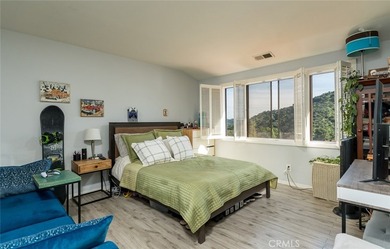 Custom built home perched high in Glendale's highly sought-after - photo 31