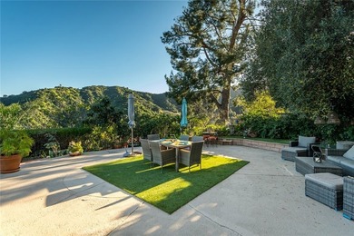 Custom built home perched high in Glendale's highly sought-after - photo 33
