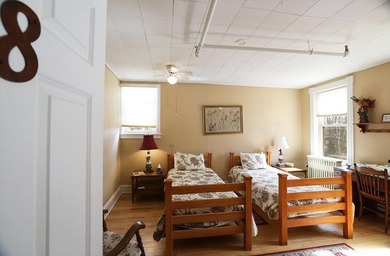 Retreat To Renowned Historic Bed & Breakfast, Vermilion Park Inn - photo 41