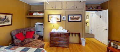 Retreat To Renowned Historic Bed & Breakfast, Vermilion Park Inn - photo 45