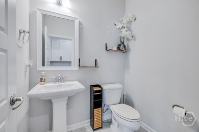 Welcome to your new home! This stunning 5-bedroom, 4.5-bathroom - photo 8
