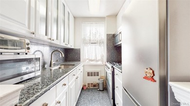 Welcome to this bright and inviting 1-bedroom, 1-bath corner - photo 11