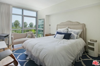 This highly sought-after 2-bedroom, 2.5-bathroom residence - photo 13