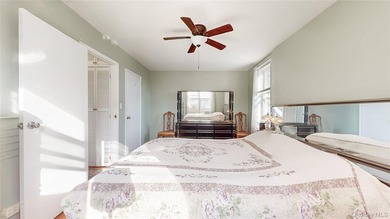 Welcome to this bright and inviting 1-bedroom, 1-bath corner - photo 15