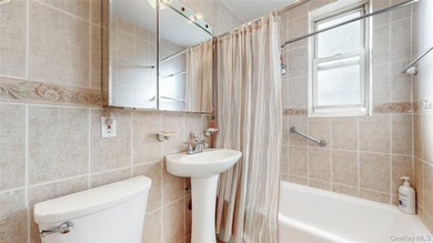 Welcome to this bright and inviting 1-bedroom, 1-bath corner - photo 16