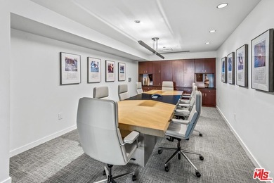 This highly sought-after 2-bedroom, 2.5-bathroom residence - photo 27