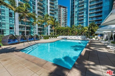 This highly sought-after 2-bedroom, 2.5-bathroom residence - photo 42