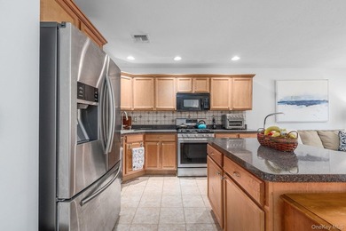 Beautifully maintained townhome style home in coveted Willow - photo 11