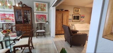 Walk into this top floor stunning remodeled spacious 2 bedroom 2 - photo 12